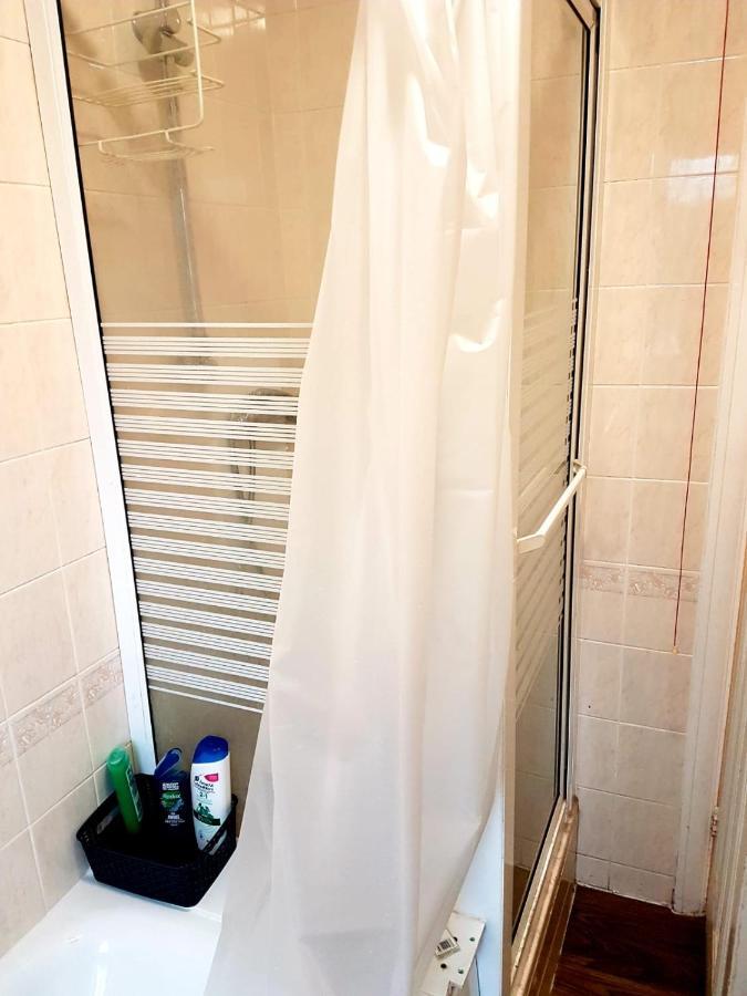 Budget House In Gants Hill Bed and Breakfast Ilford Exterior foto