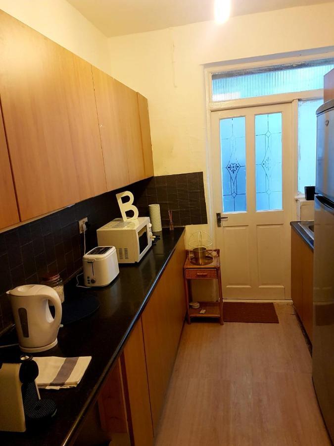 Budget House In Gants Hill Bed and Breakfast Ilford Exterior foto